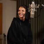 Yvonne Catterfeld Instagram - Heute Abend um 19:05 läuft das Finale von DEIN SONG live auf @kikafuerdich! @ronamusic_ und ich sind super aufgeregt! Einschalten und für uns anrufen! 😍 📸: @janiswzl #deinsong2022 #deinsong #kika #zdf #zdftivi #deinsongfinale