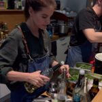 Yvonne Catterfeld Instagram - 🍹🍸Klappe 🎬 für unsere geniale Crew mit @jan_dose_offiziell für Wolfsland - ich war voll in meinem Element - wie vor 25 Jahren, als ich ab und zu hinter der Bar stand und gekellnert hab, hab’s geliebt! Die besten Cocktails von @jan_dose_offiziell 👏 und so ein Spaß! Danke auch an Ricardo🙏🍹🍸