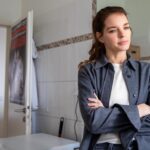 Yvonne Catterfeld Instagram - Danke an alle, die Wolfsland geschaut haben - unglaubliche 6,55 Mio Zuschauer und 23,8 Marktanteil! “Stark wie nie” @quotenmeter, Tagessieger 😃👌👌 Wir sind sehr glücklich, dass sich unser Spaß bei der Arbeit auch auf euch überträgt, trotz oder genau wegen des düsteren Anteils. Ich mag, dass wir uns auch in andere Genres wagen und nicht “nur”Krimi sind. Habt vielen Dank! Nächste Woche Donnerstag geht es weiter mit dem 12. Film unserer Reihe und der wird auch sehr spannend… Euch nun eine gute Nacht, gleich ist Weihnachten. Wir haben erst gerade den Baum geschmückt🫣🥵geschafft 💪 #schauspielerin #krimi #thriller