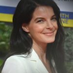 Yvonne Catterfeld Instagram - Ihr Lieben, ich hab das Wochenende ohne Insta verbracht, daher alles ein wenig später 😉Freitag war ich beim Filmpreis mit @minatander - Glückwunsch an alle Nominierten und Preisträger! War toll, den Film und das Kino endlich wieder ausgiebig feiern zu können! Styling: @ha_nink Hair&Make up: @saskiakrause & @felixstoesser #filmpreis #film