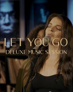 Yvonne Catterfeld Instagram - Vor einiger Zeit durfte ich mit wunderbaren Menschen eine Acoustic Session bei @deluxe_music aufnehmen 😍 Am Sonntag gibt es den ersten Teil mit LET YOU GO für euch auf YouTube! Ein toller Vorgeschmack für meine Tour im Mai ✨

Danke an meine Band: @m.a.n.i.t.h @samuelsfranklinofficial @therealdarnitarogers @leratoshadare 
H&M: @felixstoesser