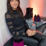 Yvonne Catterfeld Instagram - Mit dieser violetten Stiefelette von Gabor starten wir trendy in den Herbst! 🍂👢 Der praktische Reißverschluss sorgt für ein einfaches An- und Ausziehen und das Wechselfußbett kann bei Bedarf problemlos ausgetauscht werden - einfach genial!