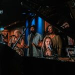 Yvonne Catterfeld Instagram - Vor einer Woche habe ich einige meiner neuen Songs für meine Akustik @deluxe_music Session aufgenommen. Mitte Dezember darf ich euch das Ergebnis präsentieren. Ich bin selber schon ganz ungeduldig und gespannt! ✨ 🎥 #deluxemusic #session #video 📸: @yannickla