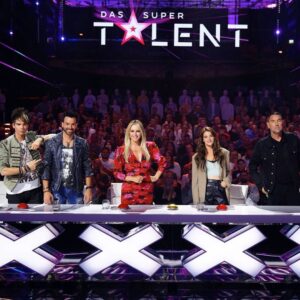 Yvonne Catterfeld Instagram - Danke für die Einladung! Ich hatte einen wahnsinnig schönen Abend als Gast-Jurorin bei das @supertalent 🎊
Was ich so erlebt habe könnt ihr euch heute Abend um 20:15 bei RTL anschauen!

#dassupertalent #jury
