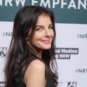 Yvonne Catterfeld Instagram - Schönes Wochenende euch! 

#berlinale23 #nrw