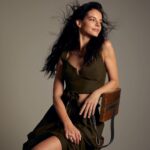 Yvonne Catterfeld Instagram - 📸 @adamvonmack Ich hab euch einige Bilder vorenthalten, diese entstanden letztes Jahr am 6.12.21 und waren für @bunte_magazin / Quarterly - mehr bald 😉 Danke nochmal an alle Styling: @ha_nink H&M: @saskiakrause, @felixstoesser #magazin #fashion #portrait