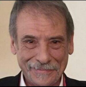 Zafer Algöz Instagram - Sevgili dostum,oyuncu,yazar,ressam #civancanova yı da kaybettik.En son 3 kuruş dizinde calışmıştık.Başımız sağ olsun.Mekanın cennet olsun yetenekli arkadaşım.Osman Wober,Semih Sergen’in acıları gecmeden içimiz yandı yine.😔🙏