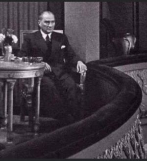 Zafer Algöz Instagram - CUMHURİYETİMİZ 100 YAŞINDA….Bayramımız kutlu olsun…Aziz ATATÜRK,vatan sana minnettardır…Sonsuza dek yaşatacağız..🙏🇹🇷