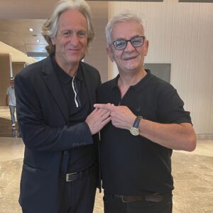Zafer Algöz Instagram - Hocayla hiç futbol konuşamadık.😊Ama çok düzgün adam.👍 #jorgejesus.Samimiyeti yeter.🙏