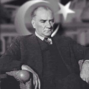 Zafer Algöz Instagram - “Büyük ölülere matem gerekmez,fikirlerine bağlılık gerekir” (Mustafa Kemal Atatürk) Saygıyla,minnetle Paşam🇹🇷🙏