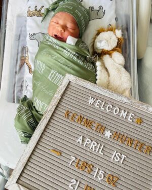 Zakiyah Everette Instagram - He’s here 🤎😊!
Kenneth Hunter K 🙏🏾 April 1st 2023 ☁️ My sweet boy is a dream 🌙 Mommy , daddy and big sister are so in love 🤍 Thank you God 🙏🏾 #babyboy #babyHunter #Aries #mysonshine #blackboyjoy #boymom