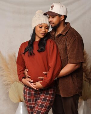Zakiyah Everette Instagram - Extra thankful this year 🍁🤎🤰🏽#thanfulforfamily #thankfulformybabies #thankfulforlove #happythanksgivng #2023baby