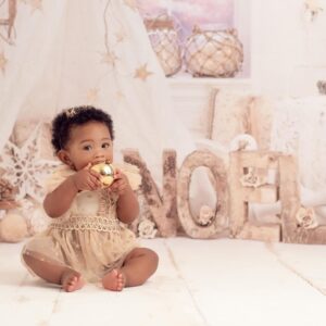 Zakiyah Everette Instagram - My sweet baby ✨❄️ @harlemaaliyah ☺️ #8monthsold #myfirstchristmas #blackbabies #beautifulblackbabies #blackmomsblog