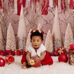 Zakiyah Everette Instagram - My sweet baby ✨❄️ @harlemaaliyah ☺️ #8monthsold #myfirstchristmas #blackbabies #beautifulblackbabies #blackmomsblog