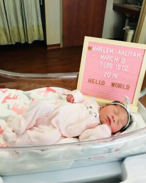 Zakiyah Everette Instagram - 🎀 I’m obsessed 😩💕 #likethisismybaby #Imadethiscutelilhuman 🥺 #thankyouGod #thankyouGrandma 🙏🏾
#shelikestakingpictures #whotaughther ? #grandmaisgoingtobehappy 😅 #aheadfullofhair #whowouldvethought #theheartburnwasreal #1dayoldbaby #welcomeearthside #baby 🌎💕 Going to attempt sleeping , I couldn’t stop looking at her for the past day. 
#harlemaaliyah