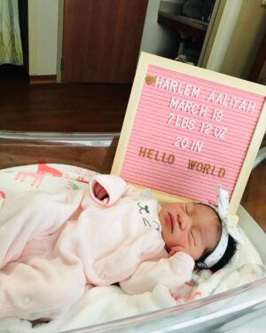 Zakiyah Everette Instagram - 🎀 I’m obsessed 😩💕 #likethisismybaby #Imadethiscutelilhuman 🥺 #thankyouGod #thankyouGrandma 🙏🏾
#shelikestakingpictures #whotaughther ? #grandmaisgoingtobehappy 😅 #aheadfullofhair #whowouldvethought #theheartburnwasreal #1dayoldbaby #welcomeearthside #baby 🌎💕 Going to attempt sleeping , I couldn’t stop looking at her for the past day. 
#harlemaaliyah