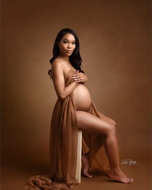 Zakiyah Everette Instagram - And I thank you for choosing me
To come through unto life to be
A beautiful reflection of his grace
For I know that a gift so great
Is only one God could create...
Now the joy of my 🌎 is in Harlem 💕
#mommytobe
#HarlemAaliyah
#motheranddaughter 🤎 #maternityshoot @lisayvettephotography