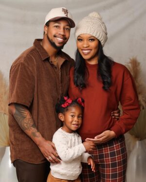 Zakiyah Everette Instagram - Extra thankful this year 🍁🤎🤰🏽#thanfulforfamily #thankfulformybabies #thankfulforlove #happythanksgivng #2023baby
