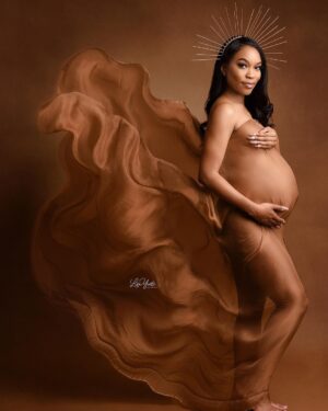 Zakiyah Everette Instagram - And I thank you for choosing me
To come through unto life to be
A beautiful reflection of his grace
For I know that a gift so great
Is only one God could create...
Now the joy of my 🌎 is in Harlem 💕
#mommytobe
#HarlemAaliyah
#motheranddaughter 🤎 #maternityshoot @lisayvettephotography