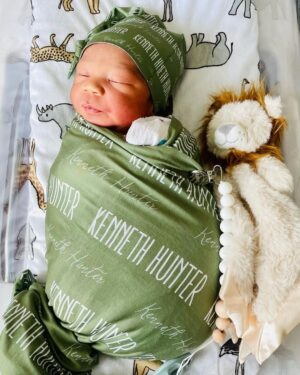 Zakiyah Everette Instagram - He’s here 🤎😊!
Kenneth Hunter K 🙏🏾 April 1st 2023 ☁️ My sweet boy is a dream 🌙 Mommy , daddy and big sister are so in love 🤍 Thank you God 🙏🏾 #babyboy #babyHunter #Aries #mysonshine #blackboyjoy #boymom