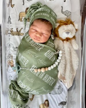 Zakiyah Everette Instagram - He’s here 🤎😊!
Kenneth Hunter K 🙏🏾 April 1st 2023 ☁️ My sweet boy is a dream 🌙 Mommy , daddy and big sister are so in love 🤍 Thank you God 🙏🏾 #babyboy #babyHunter #Aries #mysonshine #blackboyjoy #boymom