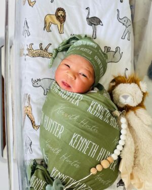 Zakiyah Everette Instagram - He’s here 🤎😊!
Kenneth Hunter K 🙏🏾 April 1st 2023 ☁️ My sweet boy is a dream 🌙 Mommy , daddy and big sister are so in love 🤍 Thank you God 🙏🏾 #babyboy #babyHunter #Aries #mysonshine #blackboyjoy #boymom