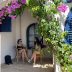 Zeynep Bostancı Instagram - ⋆｡ ﾟada dump 🩵 ⋆｡ ﾟ☾ ﾟ｡ ⋆🌺 ve sonda hayatımda aldığım en süslü dondurma Büyükada