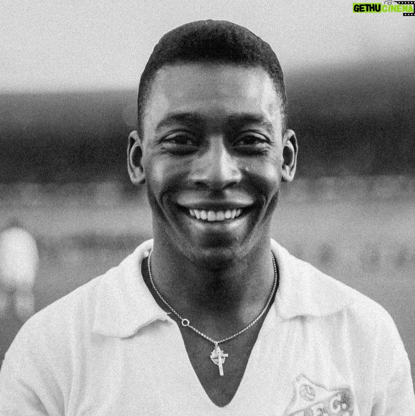 Zinedine Zidane Instagram - Eterno Rei Pelé 🙏🏻⚽️🇧🇷