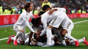 Zinédine Zidane Instagram - Grande equipo ! Gracias afición ! HALA MADRID !