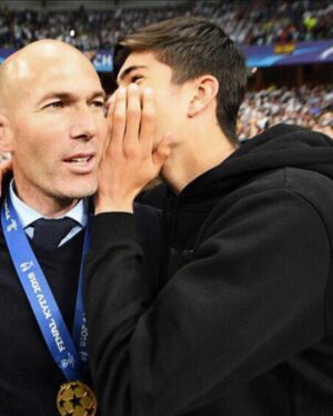 Zinédine Zidane Instagram - Joyeux Anniversaire mon Théo ❤️ 18 ans la Classeeeee