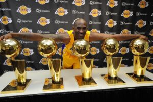 Zinédine Zidane Instagram - Kobe Bryant. Tu as été un exemple pour ma famille et moi, tout comme pour des millions de personnes à travers le monde. 
Les légendes sont éternelles. 
Toutes mes pensées les plus profondes pour la famille Bryant. 
RIP Gianna and Kobe.