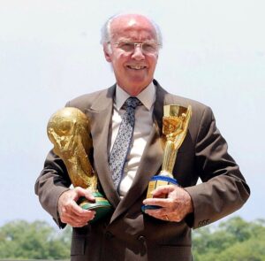 Zinédine Zidane Instagram - Mr Zagallo, uma lenda. 
⚽️, 🇧🇷 RIP