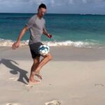 Zlatan Ibrahimović Instagram - However You Move as long as you move @hm_move #HMmove