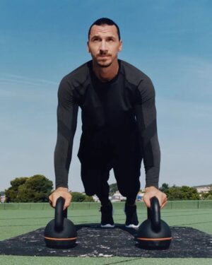Zlatan Ibrahimović Instagram - Eyes on the prize. 
New gear from @hm_move