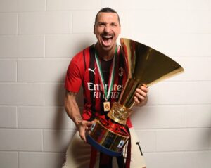 Zlatan Ibrahimović Instagram - For the past six months I played without an ACL in my left knee.
Swollen knee for six months.
I was only able to train with the team 10 times in the last six months.
Took more than 20 injections in six months.
Emptied the knee once a week for six months.
Painkillers every day for six months.
Barely slept for six months because of the pain.
Never suffered so much on and off the pitch.
I made something impossible to something possible.
In my mind I had only one objective, to make my teammates and coach champions of Italy because I made them a promise.
Today I have a new ACL and another trophy