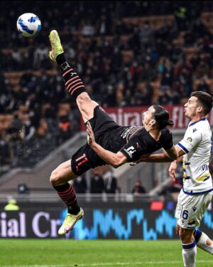Zlatan Ibrahimović Instagram - You walk, I fly