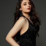 Zoya Afroz Instagram - Hellooo 2024 🖤💫 Photography : @rahuljhangiani Makeup : @khusrofarzana Hair : @dakshhnidhi Wearing : @studybyjanak @vandymehra Stylist : @lakhanisana