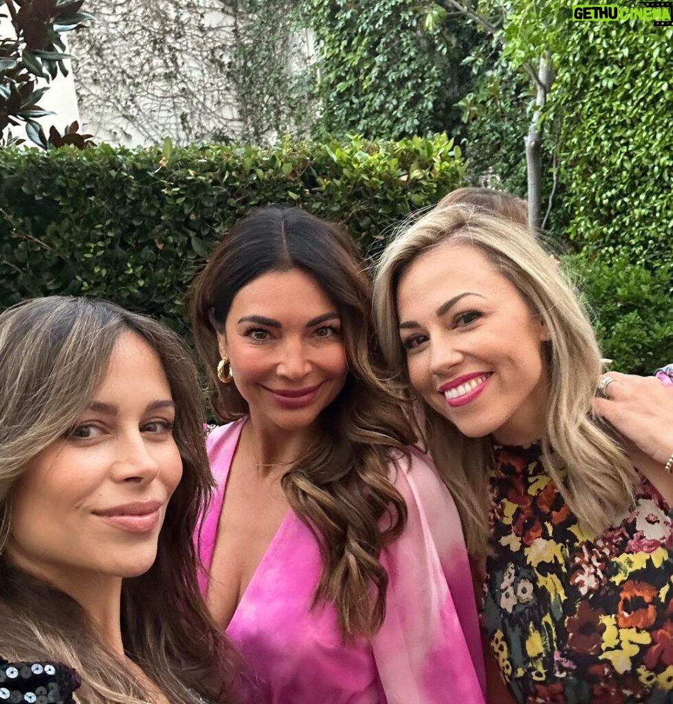 Zulay Henao Instagram - Thank you @the_macallan for hosting this beautiful “Women in Business” dinner along with @modernmuze & the beautiful @erincoscarelli 🖤 The common thread amongst all the women that attended is the “knowing” that their vision is worthy and wholly coming into fruition. And while you are in this “knowing” the best place to be is in our skin, being us, being our own Muze… Be Your Own Muze! @modernmuze The Pennisula Hotel Beverly Hill