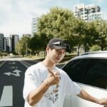 popping ed Instagram - GTA奶爸賽車手任務啟動🚘👽☀️ 現在開車載嫩嬰，可能比我表演還緊張。 除了慢慢開當然還有依照法規讓嬰兒更安全的汽座啦～～ 一開始還蠻害怕PiKA會不適應新的汽座。但沒想到PiKA很喜歡 這款STM Niki Max超舒適的汽座；isofix安裝非常簡單，還有360度旋轉讓我可以抱上下車容易許多～真的是方便又令人安心。 看樣子以後奶爸賽車手要帶PiKA上山下海去溜達也都不是問題了🙌🏽💙🤓 🎬📷： @soulyuu_ @stm_taiwan #STM #NikiMax #汽車安全座椅的發明者 #汽車安全座椅中的賓士 #0至12歲#奈米銀離子抗菌技術 #baby #嬰兒日記