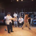 popping ed Instagram - Giving battle vol.7回顧🌟 不知不覺已經來到了第七屆，當初只是一個很簡單的想法。每個人來參與活動的人都是giver，是大家的力量集結我們才可以送冠軍出國比賽；雖然因為疫情目前冠軍沒有送機票。但這個初心一直都在～ 也真的很開心有御廷 @willywu_413 接下這個活動的主辦；還有 @boognation_tw 團隊的大家一起努力，這個活動才能一直延續到現在。 不知道是因為當爸了還是因為疫情比較難和大家聚在一起的關係，現在都特別珍惜這種喜愛同一個文化的人們聚在一起的時光；跨越一切只因為我們所熱愛的事物而相聚的感覺真的很爽。 一樣謝謝每個來活動的giver，今年活動賽制真的很有趣；雖然評審突然要比真的蠻累的🤣 但輸贏真的不是最重要的～能和大家一起同樂才是一切的初心。 最後賽制剛好抽籤到水內，也沒想到一路打到了最後；但一起在台上玩不顧一切的感覺很爽。 最近活動開始慢慢復甦了，覺得很讚！感謝來參加的所有的Guest們～希望明年可以趕快恢復以前辦Being On Our Groove的時光～～ 最後附上全場最辣的辣台妹以及大家一起的時刻留作紀念。 以上，謝謝收看～～～Love🫶🏼💙✨✨✨ . . . Thx @brandt.inc @bendavisjp #Boognation #GivingBattleVol7 #PoppingED #Bendavis #dance #liferecords #thx
