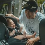 popping ed Instagram - GTA奶爸賽車手任務啟動🚘👽☀️ 現在開車載嫩嬰，可能比我表演還緊張。 除了慢慢開當然還有依照法規讓嬰兒更安全的汽座啦～～ 一開始還蠻害怕PiKA會不適應新的汽座。但沒想到PiKA很喜歡 這款STM Niki Max超舒適的汽座；isofix安裝非常簡單，還有360度旋轉讓我可以抱上下車容易許多～真的是方便又令人安心。 看樣子以後奶爸賽車手要帶PiKA上山下海去溜達也都不是問題了🙌🏽💙🤓 🎬📷： @soulyuu_ @stm_taiwan #STM #NikiMax #汽車安全座椅的發明者 #汽車安全座椅中的賓士 #0至12歲#奈米銀離子抗菌技術 #baby #嬰兒日記