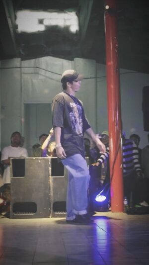 popping ed Instagram - 2023 @thejointjam 
感謝邀請🙏🏽

準備台大盃決賽期間真的有累，
但是和老師 @realfood_ming 還有德哥、 @artshow_chen 一起在舞台上尬就是爽❤️‍🔥🤘🏽

附上最近的精神支柱阿姆Tee💙
還有大家現場的能量✨🙌🏽
Represent  @boognation_tw 
@remixtaipei #Boognation #Boogstudio #嘻哈島2023 #popping #boogstyle #taiwan #streedance #dancelife