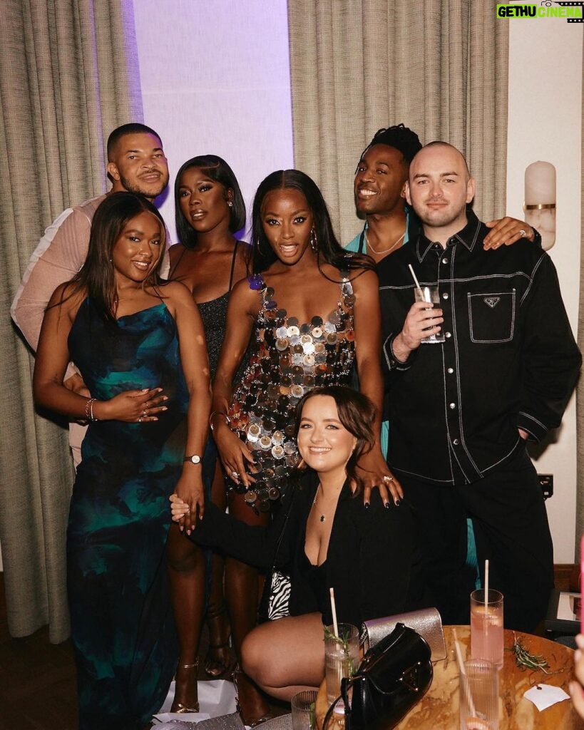 AJ Odudu Instagram - Shout out to the best in the biz! ✨ The most creative, talented and supportive squad a girl could ask for. 💫 Thanks for bringing the looks and the LOLs, the pics, the guidance and the good vibes! You make work so much fun and I appreciate you all. 🥰 . Makeup artist: @thembithems Stylist: @thomasgeorgewulbern Hairstylist: @carl.campbelll Hairstylist: @remilaide Photographer: @sofi.adams.photo Hairstylist: @stefanbertin Makeup artist: @gemflossi Makeup artist: @lauragibbmua Hairstylist: @tracy_stylez Agent: @jadeens Management: @johnnoelmanagement PR: @sunnilekh PR: @lolalottie Publicist: @satellite414 Socials: @aimeekriskros . Team Slay-J 💃🏿✨