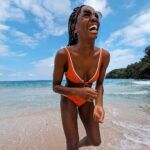 AJ Odudu Instagram - Hola! 💛 I’m lucky to have dodged a few wintery weeks, but to keep my skin hydrated when I return to the cold UK I’ll be covering myself in the new Delícia Drench Body Butter from @SoldeJaneiro 🌴💛 It locks in moisture for 24-hours and even nourishes our skin’s microbiome, giving that all-over sunshine glow whether we’re home or away. 😎🏡 It smells AMAZING and even has a brand new Cheirosa 59 Perfume Mist to match, giving the sweet scent of a holiday in a bottle. Love it! 💜 #ad
