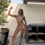 AJ Odudu Instagram - Hola! 💛 I’m lucky to have dodged a few wintery weeks, but to keep my skin hydrated when I return to the cold UK I’ll be covering myself in the new Delícia Drench Body Butter from @SoldeJaneiro 🌴💛 It locks in moisture for 24-hours and even nourishes our skin’s microbiome, giving that all-over sunshine glow whether we’re home or away. 😎🏡 It smells AMAZING and even has a brand new Cheirosa 59 Perfume Mist to match, giving the sweet scent of a holiday in a bottle. Love it! 💜 #ad