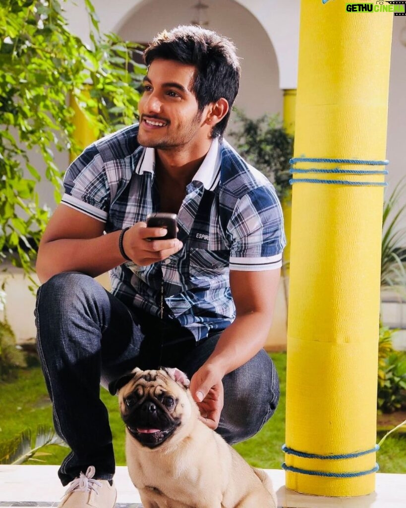 Aadi Saikumar Instagram - lovely movie with my pet scooby my mom sent me this pic :) #throwback