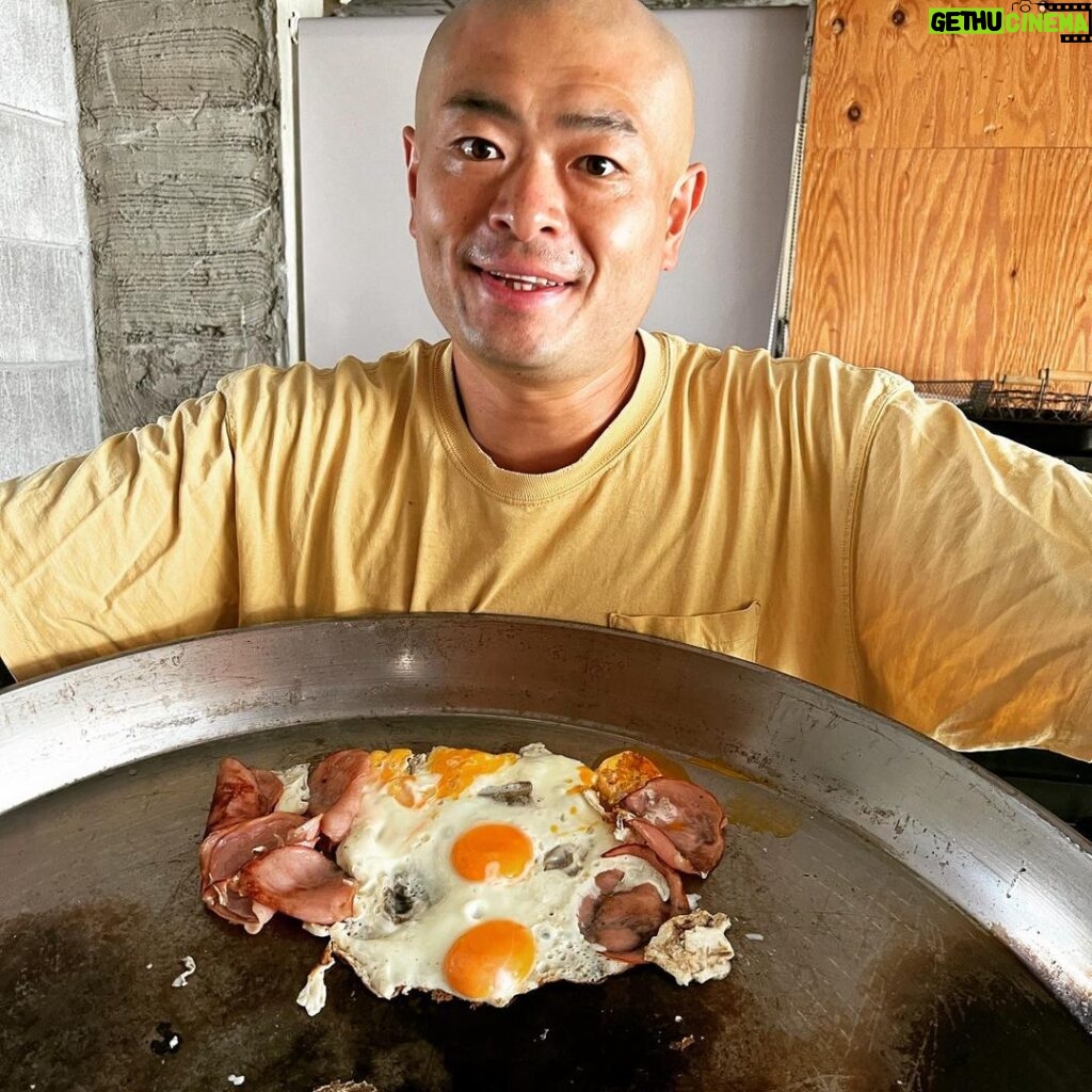 Abareru-kun Instagram - 少し大きめのハムエッグ作ったよ🥚🍖