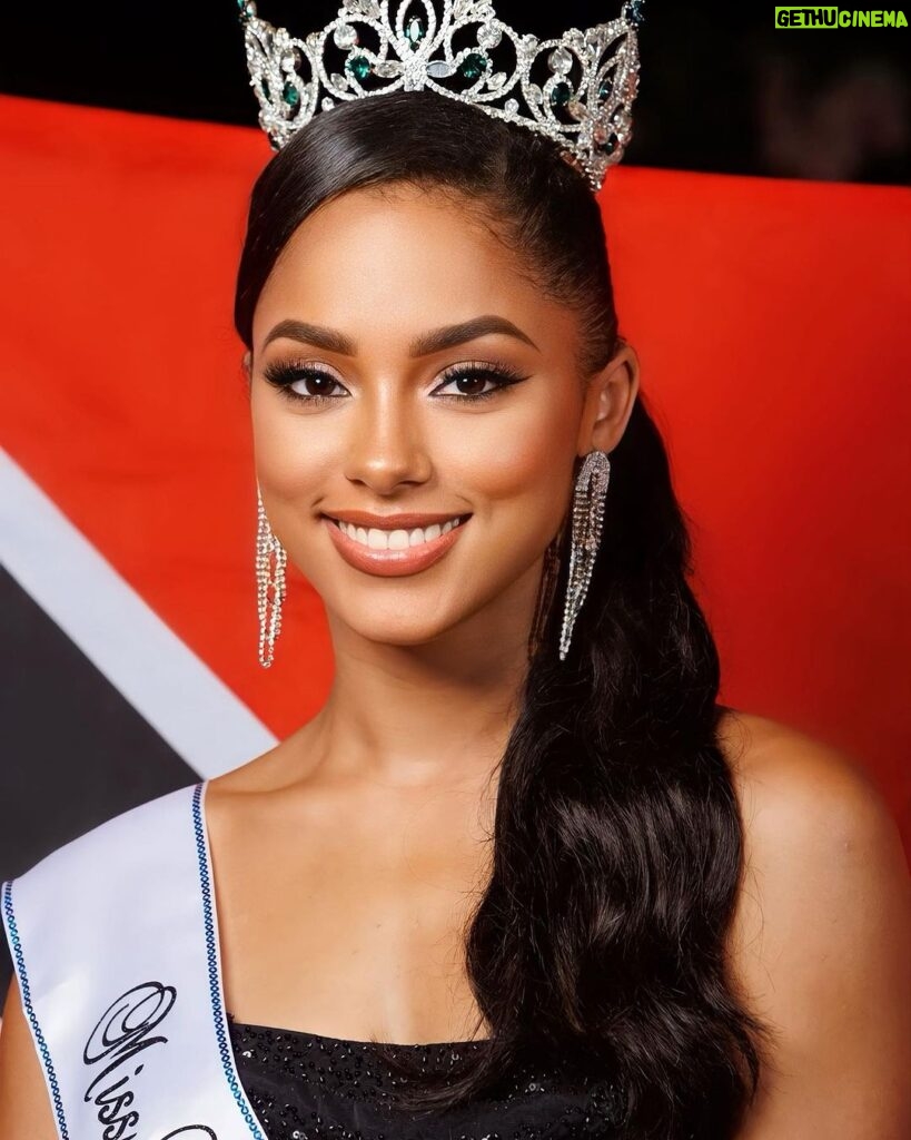 Aché Abrahams Instagram - Happy Independence Day Trinidad and Tobago!!! Proudly representing the red, white and black! 🇹🇹 @acheabrahams Photographer @raj.vphotography #missworldtrinidadandtobago #missworld #beautywithapurpose #roadtomissworld