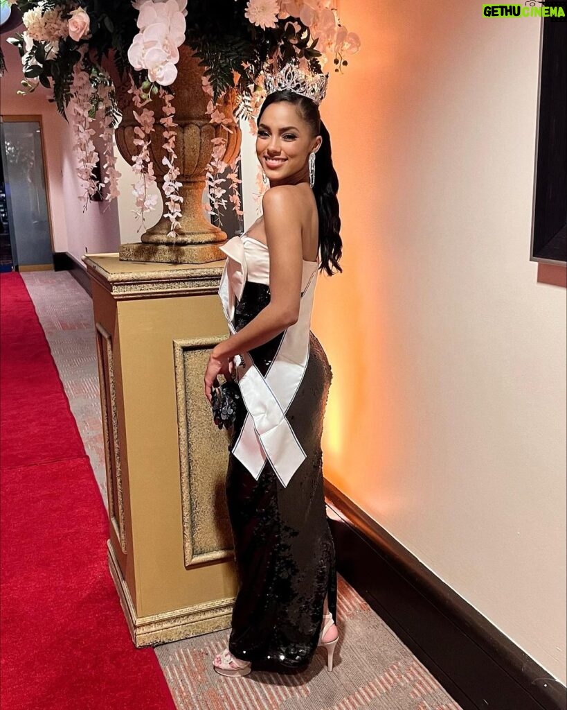 Aché Abrahams Instagram - It’s not how much we give, But how much love we put into giving. Mother Teresa. Our reigning Miss World Trinidad and Tobago Ache Abrahams supporting yesterday’s charity Gala Casablanca hosted by The Project You Foundation in collaboration with @bmacfarlaneproduction. A huge thank you to @sachacosmeticsofficial for hosting us 🙏❤️ Photo @raj.vphotography MWTT @acheabrahams #missworldtrinidadandtobago #missworld #beautywithapurpose #roadtomissworld #charity #charitygaladinner Hilton Trinidad and Conference Centre