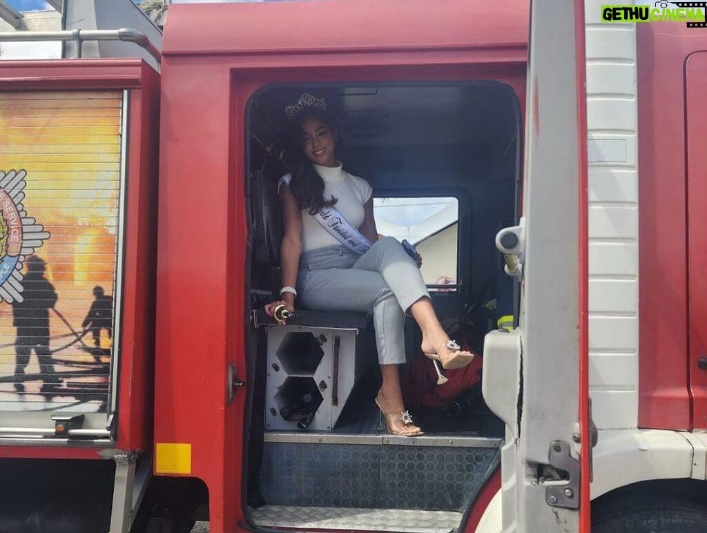 Aché Abrahams Instagram - Let’s take a moment to salute the brave women and men who risk their lives for our safety every day! 😊🙏🏽 first responders are the true super heroes. Thank you all for your service! 👨‍🚒👩‍🚒🚒 @tt_fireservice 👮👮‍♂️🚓